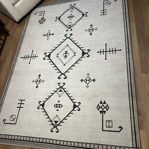 Ruggable 5'x7' Damali Black and White Rug and Pad